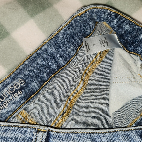 High rise shorts - Picture 3 of 3